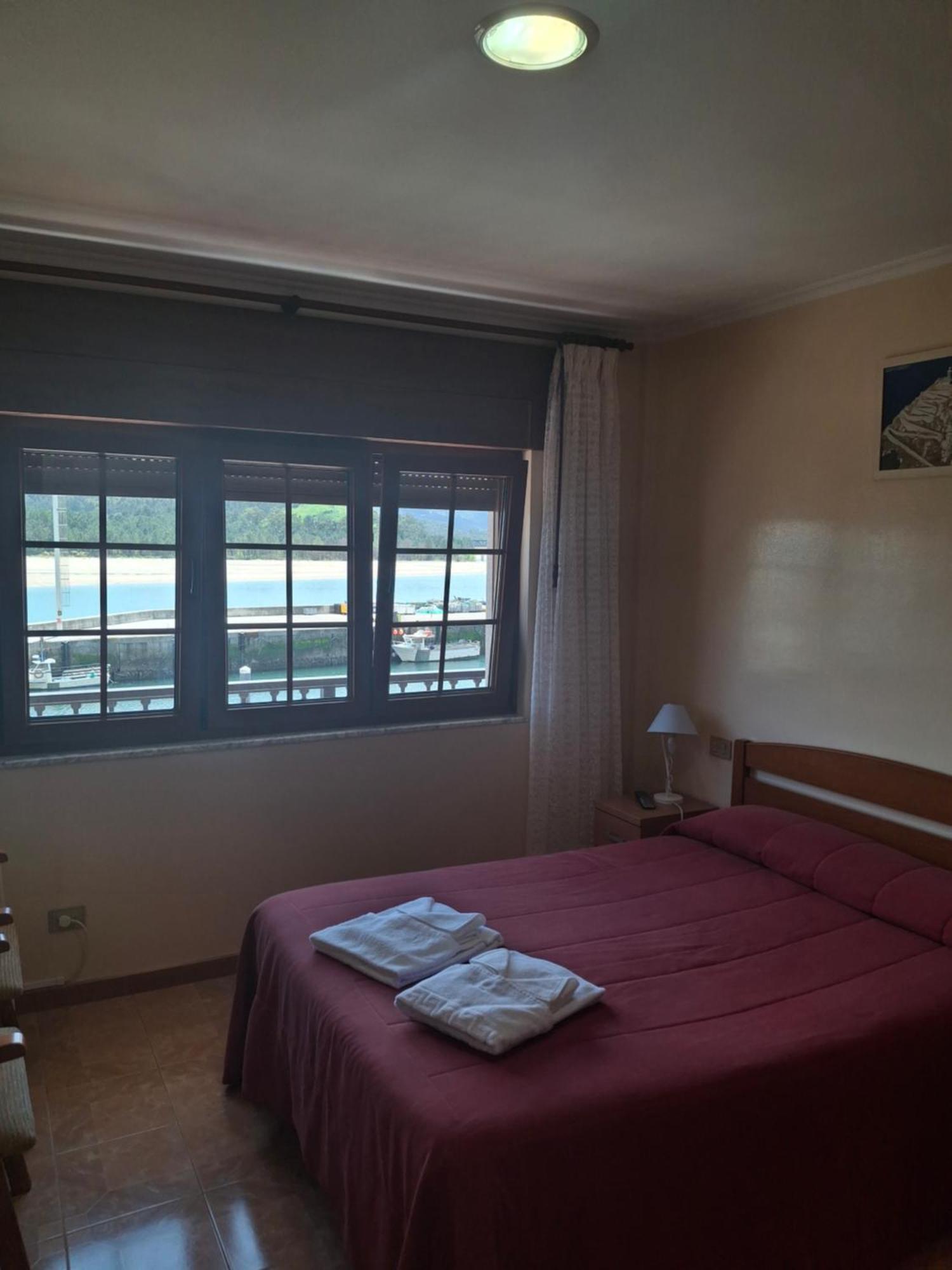 Hostal La Marina Porto do Barqueiro 外观 照片